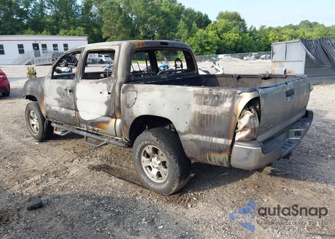 2015 Toyota Tacoma Base V6 z USA, uszkodzony, nr VIN 5TFLU4EN7FX136087